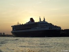 Queen Mary II;  Another habor trip;  Hamburg Germany; Profil: Rowald; 