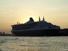 Queen Mary II; Another habor trip; Hamburg Germany; Profil: Rowald;