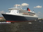 Queen Mary 2;  Q2 Begleitfahrt;  Elbe, Hamburg, Germany; Profil: Rowald; 