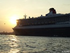 Queen Mary II sunset - 7304...;  Another habor trip;  Hamburg Germany; Profile: Rowald; 