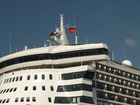 Queen Mary 2;  Q2 Begleitfahrt;  Elbe, Hamburg, Germany; Profil: Rowald; 