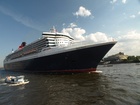 Queen Mary 2;  Q2 Begleitfahrt;  Elbe, Hamburg, Germany; Profil: Rowald; 